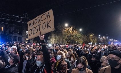 Parlamentul European cere Poloniei să restabilească dreptul la avort şi acuză ”politizarea” justiţiei poloneze