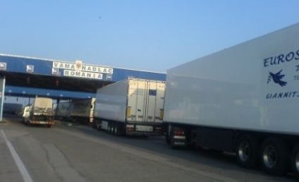 Arad: Coloane de camioane la ieşirea din ţară prin principalele puncte de la graniţa cu Ungaria