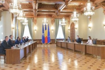 Președintele Klaus Iohannis cheamă, luni, partidele la consultări