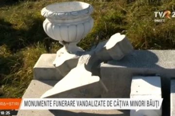 Patru adolescenți băuți au vandalizat monumente funerare dintr-un cimitir din Zărnești. Unele erau fixate cu fier beton