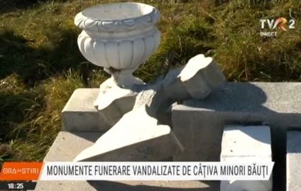 Patru adolescenți băuți au vandalizat monumente funerare dintr-un cimitir din Zărnești. Unele erau fixate cu fier beton