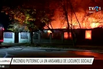 Un ansamblu de locuințe sociale din Eforie Nord a fost distrus de incendiu