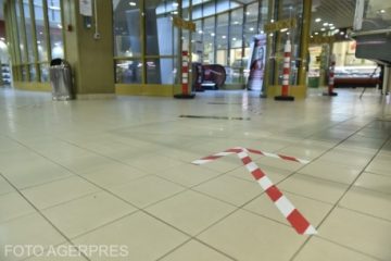 Amendă dată de ISU Prahova unui centru comercial care a montat separatoare pentru accesul persoanelor nevaccinate
