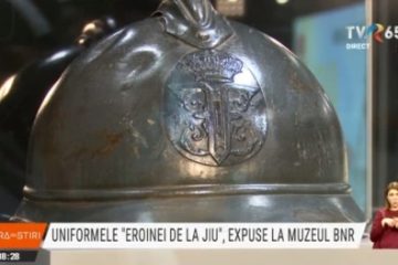 Uniformele Eroinei de la Jiu și ochelarii ei celebri, la Muzeul BNR, după lansarea în circulație a bancnotei cu chipul Ecaterinei Teodoroiu