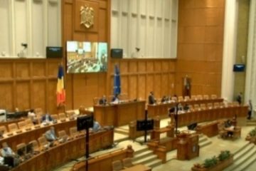 VIDEO. Ședinţă solemnă în Parlament dedicată aniversării a 30 de ani de la adoptarea Constituţiei