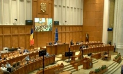 VIDEO. Ședinţă solemnă în Parlament dedicată aniversării a 30 de ani de la adoptarea Constituţiei