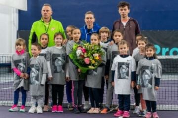 Simona Halep s-a antrenat alături de bursierii Fundaţiei Olimpice Române: Am încredere că noua generaţie va aduce pe terenurile de tenis şi în competiţie tot mai mulţi tineri reprezentanţi ai României