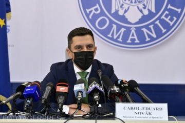 Ministrul ului, Eduard Novak, şi-a anunţat retragerea din activitatea ivă