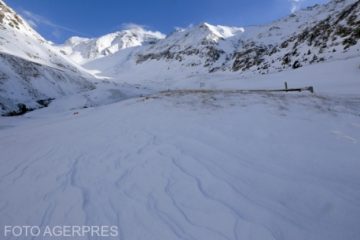 Strat de zăpadă de peste un metru la Bâlea Lac, în Munţii Făgăraşului