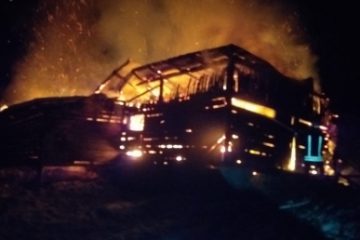 Patru persoane au ajuns cu arsuri la spital, în urma unui incendiu la Câmpulung Moldovenesc