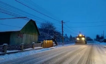 Ninsori abundente în Botoşani. Zeci de utilaje de deszăpezire au acţionat pe drumurile naţionale şi judeţene