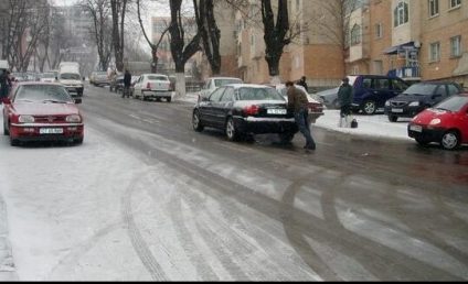 Atenţionare de burniţă care determină depunerea de polei în Bucureşti şi în alte 8 judeţe, luni dimineaţa