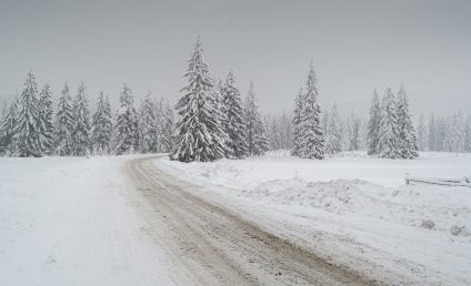 Circulaţie îngreunată din cauza ninsorii, pe mai multe drumuri naţionale