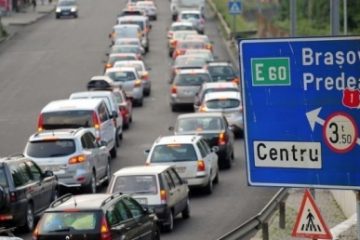 Infotrafic: Se circulă în coloană pe DN1 Valea Prahovei, la Comarnic şi Buşteni