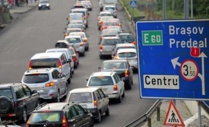 Infotrafic: Se circulă în coloană pe DN1 Valea Prahovei, la Comarnic şi Buşteni