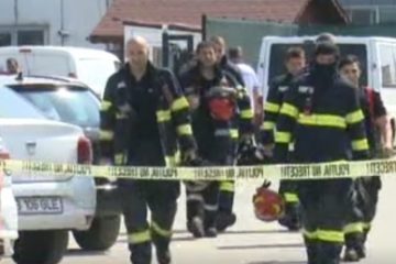 Incendiu puternic într-o locuinţă din Şirineasa, declanşat de luminiţele de sărbători montate la exteriorul clădirii