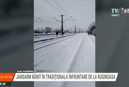 Jandarm rănit în timpul bătăii tradiționale de la Ruginoasa. Confruntarea din zorii zilei de 31 decembrie dintre cetele rivale din sat se lasă în fiecare an cu îngrijiri la spital