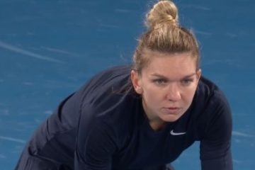 Simona Halep a câștigat primul ei meci de simplu din acest an, în fața australiencei Destanee Aiava (6-4, 6-2). Următoarea adversară de la Melbourne Summer Set 1 este Gabriela Ruse