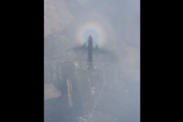 Echipajul unei aeronave militare AN-30 „și-a văzut îngerul păzitor” în timpul unui zbor. Imagini spectaculoase cu fenomenul optic cunoscut sub numele „halo-ul pilotului”