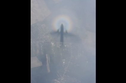Echipajul unei aeronave militare AN-30 „și-a văzut îngerul păzitor” în timpul unui zbor. Imagini spectaculoase cu fenomenul optic cunoscut sub numele „halo-ul pilotului”