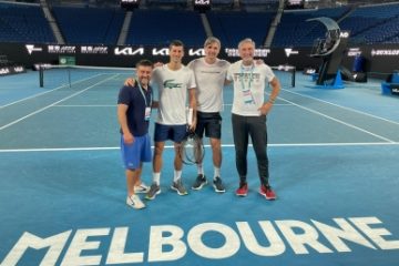Situația lui Djokovic rămâne incertă la Melbourne, ministrul Imigrației încă nu a anunțat dacă va cere anularea vizei. ivul este cap de serie nr. 1 la Australian Open și s-a antrenat pe arena principală a turneului