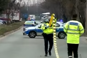 Poliţistul care a accidentat mortal, joi, o fată de 13 ani pe trecerea de pietoni, pus sub acuzare pentru ucidere din culpă