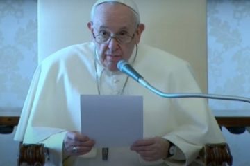 Papa Francisc donează 100.000 de euro pentru migranţii blocaţi la frontiera dintre Polonia şi Belarus