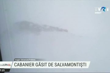 Cabanier rătăcit pe Platoul Bucegi, găsit de salvamontişti şi adăpostit la o stână