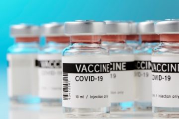 Un medic din judeţul Dolj şi alte 5 persoane au fost reţinute pentru vaccinări fictive