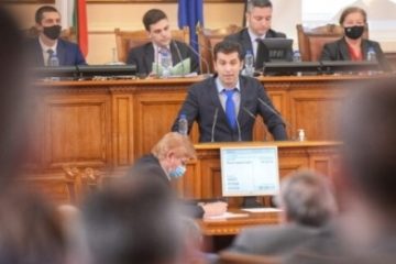 Premierul bulgar, Kiril Petkov: „Bulgaria este un stat suveran şi a făcut de multă vreme alegerea de a deveni membră a NATO. Facem apel la Rusia să rămână ataşată unui dialog constructiv”