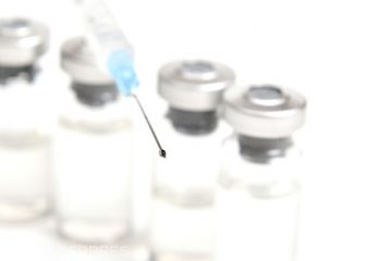 Pfizer-BioNTech a început studiile clinice pentru un vaccin împotriva variantei Omicron
