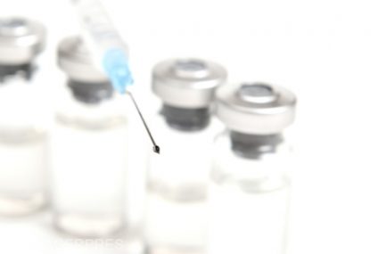 Pfizer-BioNTech a început studiile clinice pentru un vaccin împotriva variantei Omicron