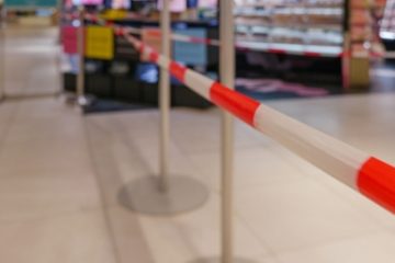 CNSU: Accesul în magazinele alimentare situate în centre comerciale, permis tuturor persoanelor cu respectarea unor condiţii