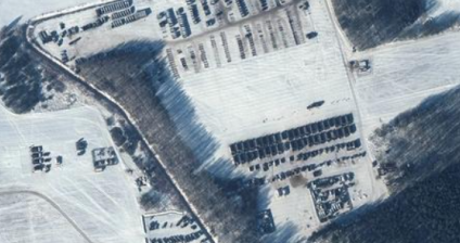 Reuters: Imagini din satelit cu desfășurarea trupelor și armelor rusești în Belarus la granița cu Ucraina