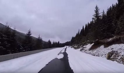 Circulaţia pe Transalpina a fost deschisă între Rânca şi Novaci. Se circulă în coloană, în condiţii de iarnă