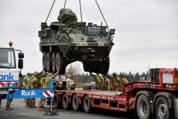 Primele convoaie cu tehnică militară SUA intră miercuri seară în România