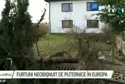 Cod roşu de furtună în Marea Britanie. În Polonia, vântul puternic a ucis doi oameni