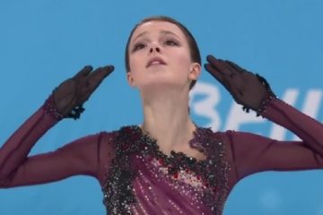 JO | Lacrimi în finala fetelor la patinaj artistic: Kamila Kalieva a ratat podiumul, Trusova a luat doar argintul după 5 sărituri cvadruple, iar Anna Şcerbakova este noua campioană olimpică