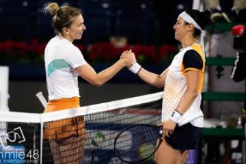 Simona Halep s-a calificat în semifinale la Dubai după ce a trecut de locul 10 mondial, tunisianca Ons Jabeur