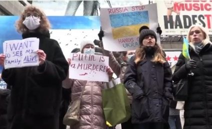 „Opriţi războiul!” Proteste în Europa față de invazia rusă în Ucraina. Cel puțin 1000 de manifestanți au fost reținuți în Rusia