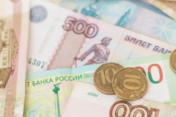 Rubla rusească a atins un minimum istoric după ce s-a devalorizat cu 30%. Fondul suveran al Norvegiei renunță la toate activele din Rusia