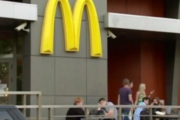 Simbolurile capitalismului se retrag din Rusia. McDonald’s, Starbucks şi alte lanţuri americane au anunţat suspendarea operaţiunilor