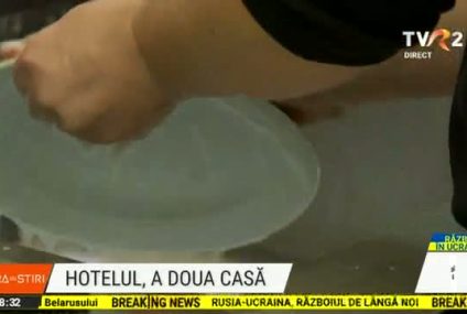 Un hotel din Tulcea a devenit de două săptămâni a doua casă pentru refugiații din Ucraina. Cei care și-au găsit deja cazare în oraș se întorc să dea o mână de ajutor concetățenilor abia sosiți din zona de război