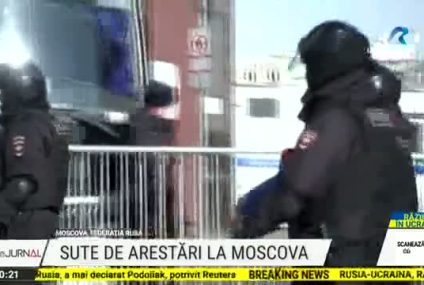 Sute de arestări la Moscova, în rândul celor care demonstrau împotriva invaziei în Ucraina. Manifestații anti-război și în alte orașe din Europa