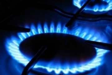 OUG privind plafonarea preţului la energia electrică şi gaze pentru un an începând cu 1 aprilie, pe masa Guvernului