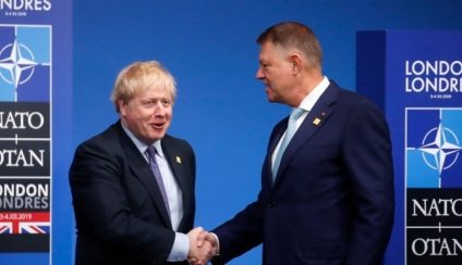 Președintele Iohannis a discutat cu premierul britanic Boris Johnson despre situaţia din Ucraina şi despre  întărirea Flancului estic