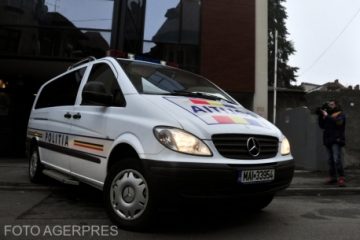 Scandal între doi colegi la un depozit din Mogoșoaia. Un polițist a fost rănit cu un cuțit