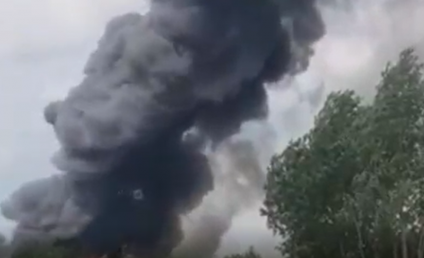 Incendiul de amploare de la o hală din Oradea a fost stins. Au ars coletele unei firme de curierat