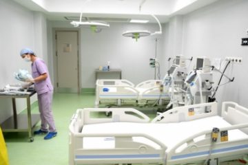 GRAFICE Prima zi fără decese de COVID, după vara anului 2021