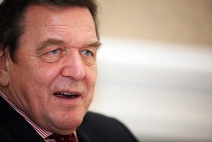 Gerhard Schröder, pe punctul de a-şi pierde privilegiile de fost cancelar din cauza legăturilor cu Rusia